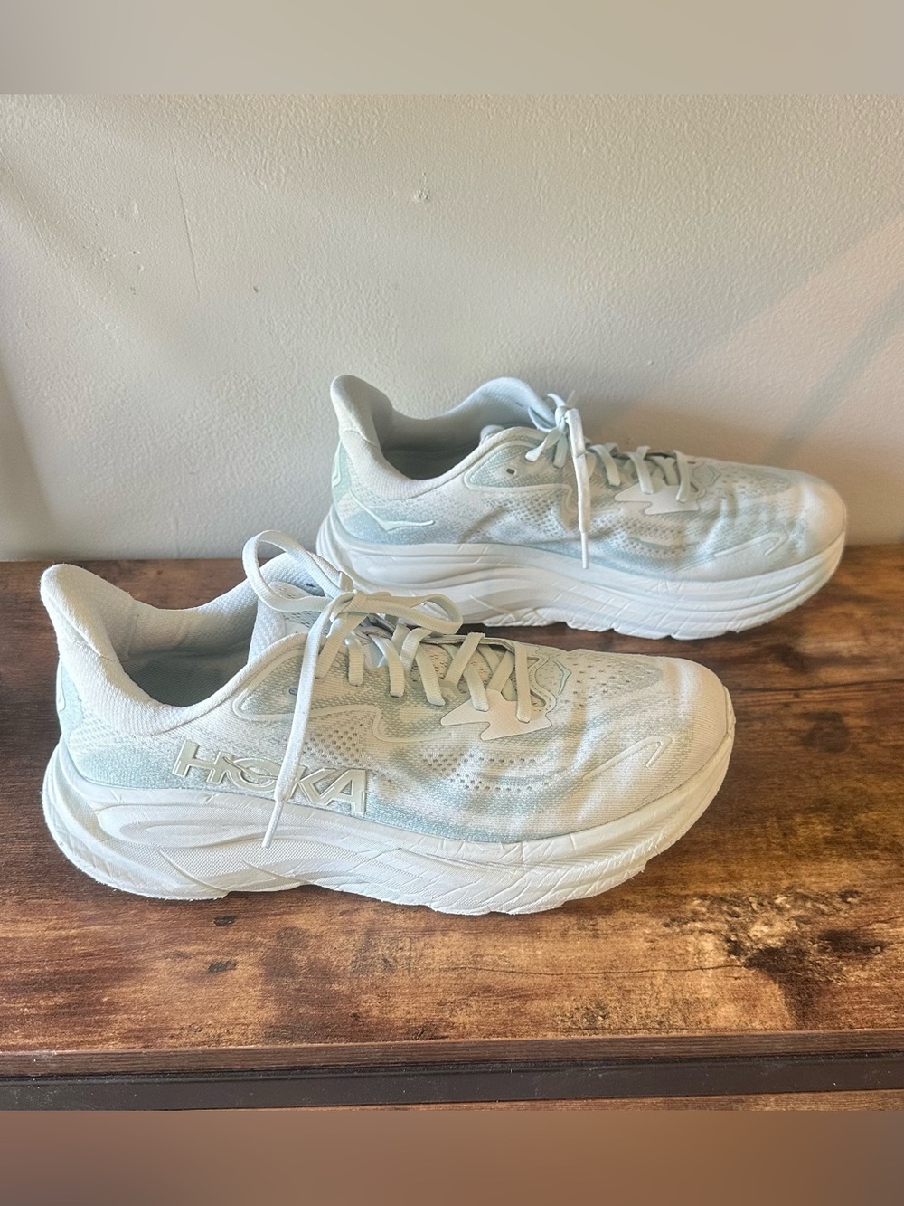 Hoka One One Clifton 10 running shoes Women’s Size 11